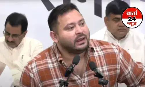 तेस्जवी यादव ने फिर दोहराई चुनाव बहिष्कार की बात! मुजफ्फरपुर की मेयर पर दो वोटर आईडी रखने का किया दावा तेस्जवी यादव ने फिर दोहराई चुनाव बहिष्कार की बात! मुजफ्फरपुर की मेयर पर दो वोटर आईडी रखने का किया दावा