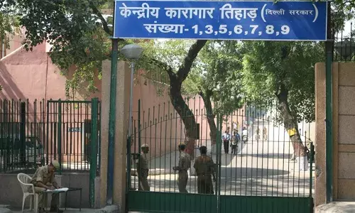 जेल में जबरन वसूली के खिलाफ दिल्ली सरकार हुई सख्त... कार्यवाही के घेरे में आए तिहाड़ के 9 अफसर जेल में जबरन वसूली के खिलाफ दिल्ली सरकार हुई सख्त... कार्यवाही के घेरे में आए तिहाड़ के 9 अफसर