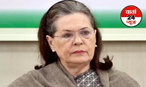 लो जी... अब फर्जी वोटर बनने में सोनिया गांधी भी शामिल! भाजपा का आरोप-नागरिकता मिलने से पहले वोटर लिस्ट में जुड़ गया था नाम लो जी... अब फर्जी वोटर बनने में सोनिया गांधी भी शामिल! भाजपा का आरोप-नागरिकता मिलने से पहले वोटर लिस्ट में जुड़ गया था नाम