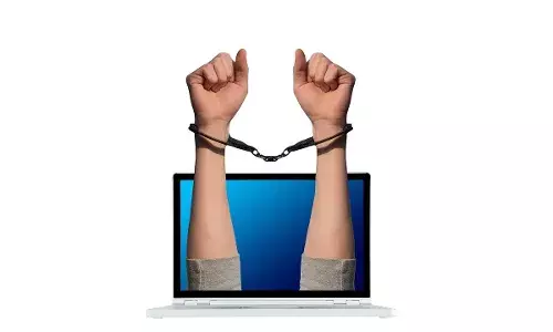 साइबर ठगों ने महिला को 42 घंटे तक ‘डिजिटल गिरफ्त’ में रखा, पुलिस ने बचाया साइबर ठगों ने महिला को 42 घंटे तक ‘डिजिटल गिरफ्त’ में रखा, पुलिस ने बचाया