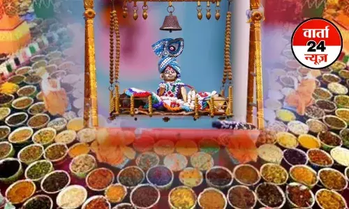Janmashtami 2025: क्यों लगाए जाते हैं भगवान श्री कृष्ण को 56 भोग, जानें कौन-से व्यंजन होते हैं शामिल?