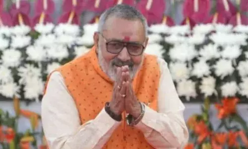 अमेरिकी टैरिफ के बाद नए विकल्पों पर जोर! केंद्रीय टेक्सटाइल मंत्री गिरिराज सिंह आज 100 एक्सपोर्टर्स से मुलाकात कर हुए गदगद अमेरिकी टैरिफ के बाद नए विकल्पों पर जोर! केंद्रीय टेक्सटाइल मंत्री गिरिराज सिंह आज 100 एक्सपोर्टर्स से मुलाकात कर हुए गदगद