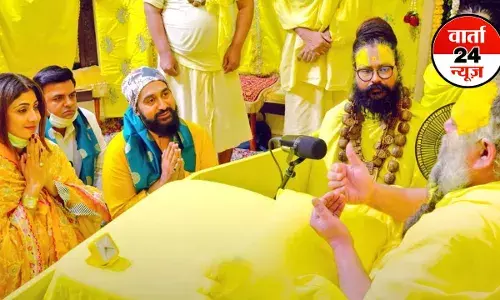 कृष्ण की नगरी में अपने पति राज कुंद्रा के साथ पहुंचीं शिल्पा शेट्टी, राज ने अपनी किडनी प्रेमानंद महाराज को देने की जताई इच्छा, देखें वीडियो कृष्ण की नगरी में अपने पति राज कुंद्रा के साथ पहुंचीं शिल्पा शेट्टी, राज ने अपनी किडनी प्रेमानंद महाराज को देने की जताई इच्छा, देखें वीडियो