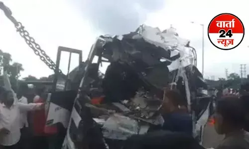 पश्चिम बंगाल में बस-ट्रक की टक्कर में 10 श्रद्धालुओं की मौत, 35 घायल, सभी Bihar के थे पश्चिम बंगाल में बस-ट्रक की टक्कर में 10 श्रद्धालुओं की मौत, 35 घायल, सभी Bihar के थे