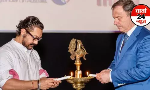 IFFM 2025: मेलबर्न में भारतीय फिल्म महोत्सव का उद्घाटन करते हुए आमिर खान नहीं भूले अपने देश की रीति-रिवाज, इस वजह से चर्चा में छाए IFFM 2025: मेलबर्न में भारतीय फिल्म महोत्सव का उद्घाटन करते हुए आमिर खान नहीं भूले अपने देश की रीति-रिवाज, इस वजह से चर्चा में छाए