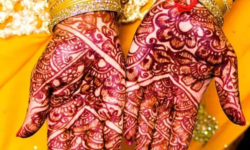 लातूर में नाबालिग शादी की कोशिश नाकाम, पुलिस ने रोकी रस्म, माता-पिता को नोटिस लातूर में नाबालिग शादी की कोशिश नाकाम, पुलिस ने रोकी रस्म, माता-पिता को नोटिस