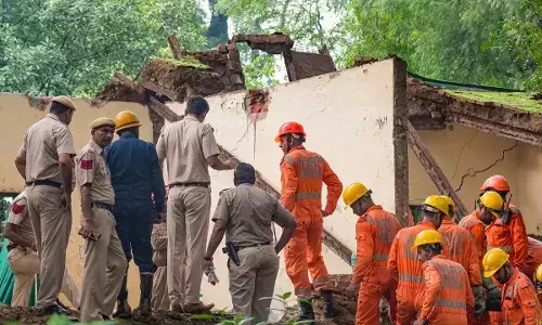 हुमायूं का मकबरा के पास दरगाह की ढांचा गिरने से मौत का आंकड़ा बढ़कर 7 हुआ, पुलिस ने अज्ञात लोगों के खिलाफ मामला दर्ज किया
