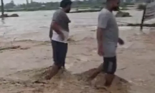 जम्मू कश्मीर में बादल फटने से फिर मची तबाही! चार लोगों की मौत, कई घायल जम्मू कश्मीर में बादल फटने से फिर मची तबाही! चार लोगों की मौत, कई घायल