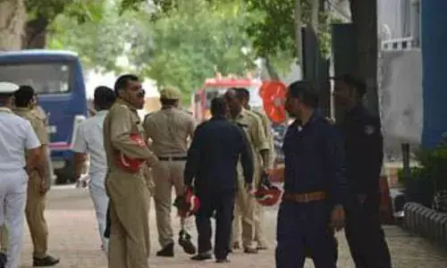 दिल्ली पब्लिक स्कूल, द्वारका को बम से उड़ाने की धमकी आई, स्कूल से बच्चों को बाहर निकाल सर्च अभियान चलाया