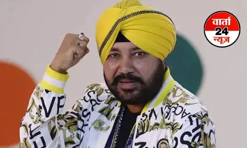 दलेर मेहंदी बर्थडे : भांगड़ा को पहुंचाया नई ऊंचाइयों तक, पढ़ें दिलेर की जेल जाने तक की संघर्ष की दिलचस्प कहानी दलेर मेहंदी बर्थडे : भांगड़ा को पहुंचाया नई ऊंचाइयों तक, पढ़ें दिलेर की जेल जाने तक की संघर्ष की दिलचस्प कहानी