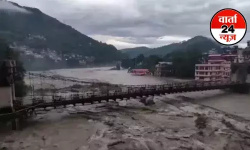 कुल्लू में फटा बादल, मंडी में भूस्खलन, ब्यास नदी ने भी लिया रौद्र रूप, परेशानी ही परेशानी कुल्लू में फटा बादल, मंडी में भूस्खलन, ब्यास नदी ने भी लिया रौद्र रूप, परेशानी ही परेशानी