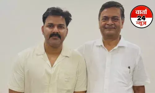 भोजपुरी एक्टर पवन सिंह ने दिल्ली में पूर्व मंत्री आरके सिंह से की मुलाकात, राजनीति में हुई हलचल, जानें पूरा मामला