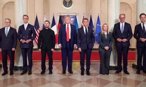 जेलेंस्की और यूरोपीय लीडर्स के साथ बैठक में ट्रंप का माइक रह गया ऑन...फ्रांस के राष्ट्रपति मैंक्रो से बात हो गई लीक, जानें क्या जेलेंस्की और यूरोपीय लीडर्स के साथ बैठक में ट्रंप का माइक रह गया ऑन...फ्रांस के राष्ट्रपति मैंक्रो से बात हो गई लीक, जानें क्या