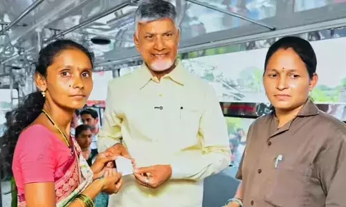 मुख्यमंत्री एन चंद्रबाबू नायडू की स्त्री शक्ति योजना के तहत आंध्र प्रदेश में 30 घंटे में 12 लाख महिलाओं ने मुफ्त यात्रा की, महिलाओं में दिखी खुशी की  लहर ... मुख्यमंत्री एन चंद्रबाबू नायडू की स्त्री शक्ति योजना के तहत आंध्र प्रदेश में 30 घंटे में 12 लाख महिलाओं ने मुफ्त यात्रा की, महिलाओं में दिखी खुशी की  लहर ...