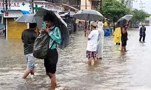 महाराष्ट्र में बारिश का कहर, अब तक 14 लोगों की मौत, 14 ट्रेनें रद्द, 16 ट्रेनों का समय बदला महाराष्ट्र में बारिश का कहर, अब तक 14 लोगों की मौत, 14 ट्रेनें रद्द, 16 ट्रेनों का समय बदला