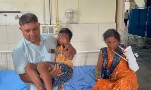 केएमपी एक्सप्रेस वे पर तेज रफ्तार कैंटर ने पिकअप गाड़ी को टक्कर मारी, चार मजदूर की मौत, 33 घायल केएमपी एक्सप्रेस वे पर तेज रफ्तार कैंटर ने पिकअप गाड़ी को टक्कर मारी, चार मजदूर की मौत, 33 घायल