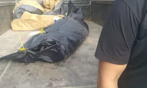 सामूहिक दुष्कर्म पीड़िता ने फंदा लगाकर आत्महत्या की, कार्रवाई की मांग को लेकर गुस्साए लोगों ने पुलिस चौकी घेरा सामूहिक दुष्कर्म पीड़िता ने फंदा लगाकर आत्महत्या की, कार्रवाई की मांग को लेकर गुस्साए लोगों ने पुलिस चौकी घेरा