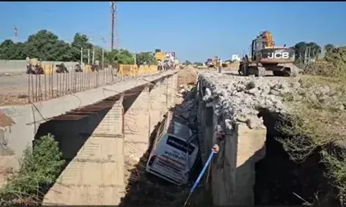 जम्मू-पठानकोट राजमार्ग पर बस हादसा: वैष्णो देवी जा रहे एक श्रद्धालु की मौत, 40 से ज्यादा घायल