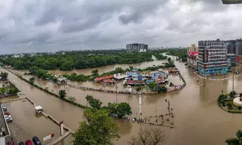 Gujarat Flood: बारिश से बेहाल गुजरात! बने बाढ़ जैसे हालात, मौसम विभाग ने जारी की चेतावनी Gujarat Flood: बारिश से बेहाल गुजरात! बने बाढ़ जैसे हालात, मौसम विभाग ने जारी की चेतावनी