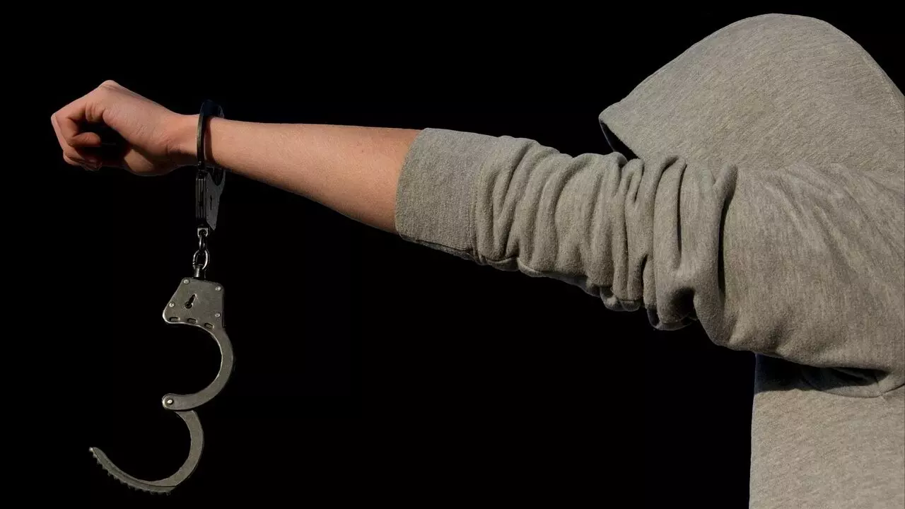 पुणे में आईटी प्रोफेशनल की हत्या, तीन गिरफ्तार और तीन नाबालिग हिरासत में पुणे में आईटी प्रोफेशनल की हत्या, तीन गिरफ्तार और तीन नाबालिग हिरासत में