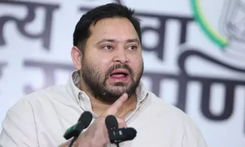 मुसलमानों को बेवकूफ बनाना बंद करो..., सीएम नीतीश के टोपी नहीं पहनने पर बरसे तेजस्वी यादव मुसलमानों को बेवकूफ बनाना बंद करो..., सीएम नीतीश के टोपी नहीं पहनने पर बरसे तेजस्वी यादव