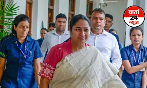 सीएम रेखा गुप्ता के कार्यक्रम में आज एक बार फिर हुआ हंगामा, पुलिस ने हिरासत में लिया, सीएम ने कहा-आपकी मुख्यमंत्री दीदी न डरेंगी, न थकेंगी, न हारेंगी सीएम रेखा गुप्ता के कार्यक्रम में आज एक बार फिर हुआ हंगामा, पुलिस ने हिरासत में लिया, सीएम ने कहा-आपकी मुख्यमंत्री दीदी न डरेंगी, न थकेंगी, न हारेंगी