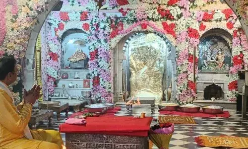 Mehandipur Balaji Temple: मेहंदीपुर बालाजी मंदिर से घर नहीं लानी चाहिए कोई भी चीज, जानें क्या है वजह Mehandipur Balaji Temple: मेहंदीपुर बालाजी मंदिर से घर नहीं लानी चाहिए कोई भी चीज, जानें क्या है वजह