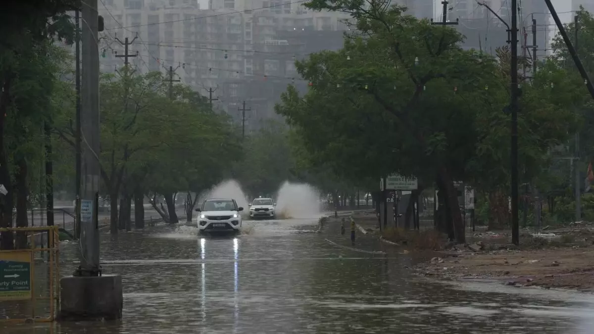 UP Weather:यूपी में बदला मौसम, बढ़ी मानसून की सक्रियता, 38 जिलों में बारिश का अलर्ट जारी UP Weather:यूपी में बदला मौसम, बढ़ी मानसून की सक्रियता, 38 जिलों में बारिश का अलर्ट जारी