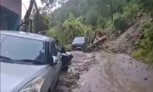 उत्तराखंड के थराली में फिर से बादल फटा, कई मकान क्षतिग्रस्त हुए, सड़कों पर जल सैलाब उत्तराखंड के थराली में फिर से बादल फटा, कई मकान क्षतिग्रस्त हुए, सड़कों पर जल सैलाब