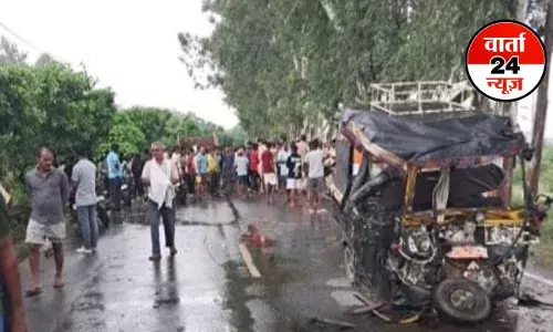 गंगा स्नान कर लौट रहे श्रद्धालुओं का टेम्पो हुआ हादसे का शिकार, ट्रक और टेम्पो की टक्कर में 8 लोगों की मौत, 4 की हालत गंभीर गंगा स्नान कर लौट रहे श्रद्धालुओं का टेम्पो हुआ हादसे का शिकार, ट्रक और टेम्पो की टक्कर में 8 लोगों की मौत, 4 की हालत गंभीर