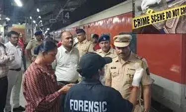 Mumbai: कुशीनगर एक्सप्रेस में बाथरूम के अंदर मिला तीन साल के मासूम का शव, किडनेपिंग से कनेक्शन... Mumbai: कुशीनगर एक्सप्रेस में बाथरूम के अंदर मिला तीन साल के मासूम का शव, किडनेपिंग से कनेक्शन...