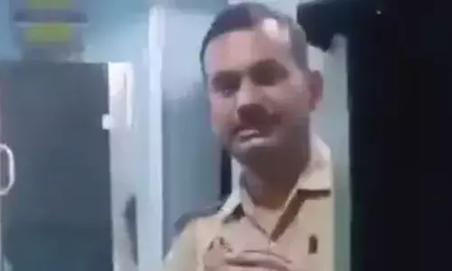 खाकी पर दाग: दिल्ली से प्रयागराज जाने वाली ट्रेन में छात्रा से छेड़छाड़ के मामले में सिपाही हुआ निलंबित खाकी पर दाग: दिल्ली से प्रयागराज जाने वाली ट्रेन में छात्रा से छेड़छाड़ के मामले में सिपाही हुआ निलंबित