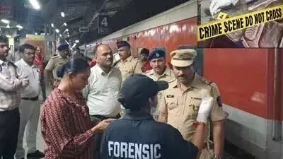 Mumbai: कुशीनगर एक्सप्रेस में बाथरूम के अंदर मिला तीन साल के मासूम का शव, किडनेपिंग से कनेक्शन... Mumbai: कुशीनगर एक्सप्रेस में बाथरूम के अंदर मिला तीन साल के मासूम का शव, किडनेपिंग से कनेक्शन...