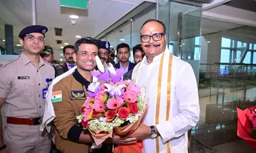 अंतरिक्ष यात्री शुभांशु शुक्ला का डिप्टी सीएम ब्रजेश पाठक ने नवाबों के शहर में किया भव्य स्वागत! सड़क पर दिखा लोगों का हुजूम... अंतरिक्ष यात्री शुभांशु शुक्ला का डिप्टी सीएम ब्रजेश पाठक ने नवाबों के शहर में किया भव्य स्वागत! सड़क पर दिखा लोगों का हुजूम...