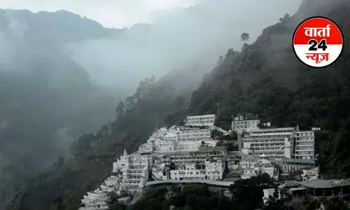 Brekaing News: डोडा में बादल फटने से 4 लोगों की मौत, खराब मौसम के चलते वैष्णो देवी यात्रा रुकी Brekaing News: डोडा में बादल फटने से 4 लोगों की मौत, खराब मौसम के चलते वैष्णो देवी यात्रा रुकी