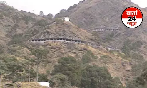 Breaking News: वैष्णो देवी के अर्धकुंवारी में भूस्खलन से 5 श्रद्धालुओं की मौत, 14 घायल Breaking News: वैष्णो देवी के अर्धकुंवारी में भूस्खलन से 5 श्रद्धालुओं की मौत, 14 घायल