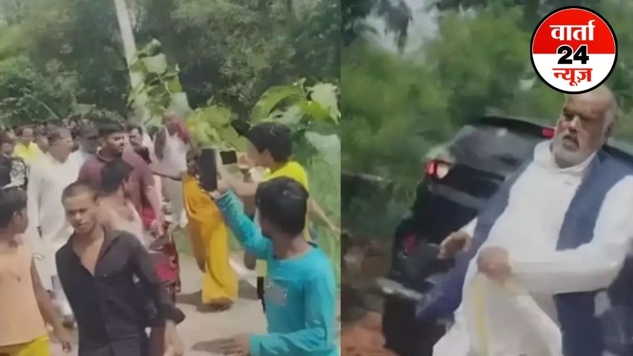 गांव में पसरा था मातम...ग्रामीणों के हमले से बचने के लिए जान बचा कर भागे मंत्री और विधायक, बॉडीगार्ड समेत कई घायल गांव में पसरा था मातम...ग्रामीणों के हमले से बचने के लिए जान बचा कर भागे मंत्री और विधायक, बॉडीगार्ड समेत कई घायल