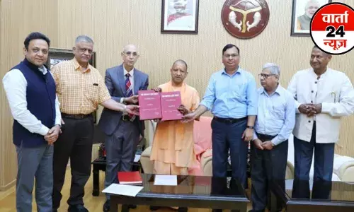 संभल दंगे को लेकर हुए कई सनसनीखेज खुलासे! सीएम योगी को दंगे की न्यायिक कमेटी ने सौंपी रिपोर्ट, आजादी के बाद घट गए करीब 25 % हिंदू संभल दंगे को लेकर हुए कई सनसनीखेज खुलासे! सीएम योगी को दंगे की न्यायिक कमेटी ने सौंपी रिपोर्ट, आजादी के बाद घट गए करीब 25 % हिंदू