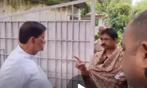 बीजेपी विधायक ने कलेक्टर से कहा- सबसे बड़े चोर तो तुम हो...इस बात पर दोनों ने उठा लिए एक दूसरे पर हाथ! जानें फिर क्या हुआ बीजेपी विधायक ने कलेक्टर से कहा- सबसे बड़े चोर तो तुम हो...इस बात पर दोनों ने उठा लिए एक दूसरे पर हाथ! जानें फिर क्या हुआ