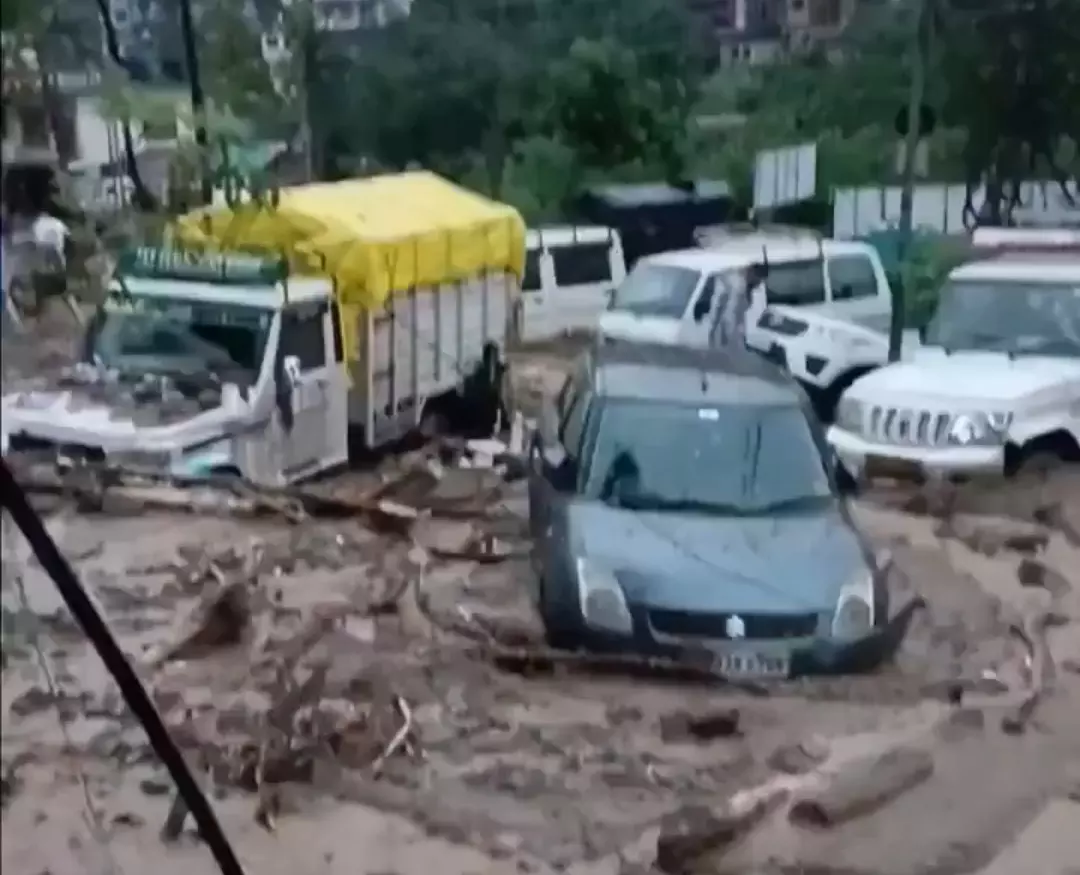 उत्तराखंड में फिर से बादल फटे! कई लोग लापता, दिल्ली-एनसीआर भी पानी-पानी उत्तराखंड में फिर से बादल फटे! कई लोग लापता, दिल्ली-एनसीआर भी पानी-पानी