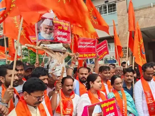 संभल की 450 पन्नों की रिपोर्ट लीक! विहिप का लखनऊ में सनातन मार्च, शफीकुर्रहमान बर्क का पुतला फूंका... संभल की 450 पन्नों की रिपोर्ट लीक! विहिप का लखनऊ में सनातन मार्च, शफीकुर्रहमान बर्क का पुतला फूंका...