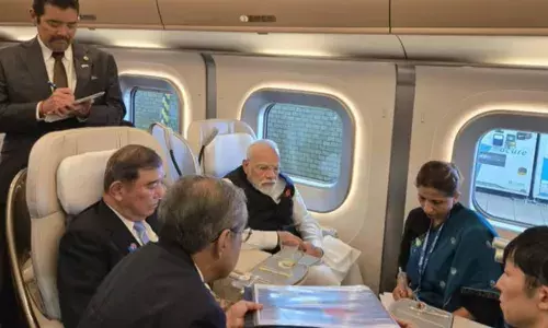 जापान दौरे के दूसरे दिन PM MODI ने हाई स्पीड बुलेट ट्रेन की सवारी की, आज रवाना होंगे चीन जापान दौरे के दूसरे दिन PM MODI ने हाई स्पीड बुलेट ट्रेन की सवारी की, आज रवाना होंगे चीन