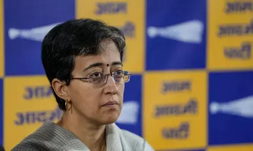 कालकाजी मंदिर सेवेदार की हत्या पर बवाल, आतिशी ने सीएम रेखा गुप्ता से मांगा इस्तीफ़ा कालकाजी मंदिर सेवेदार की हत्या पर बवाल, आतिशी ने सीएम रेखा गुप्ता से मांगा इस्तीफ़ा