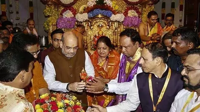गृहमंत्री अमित शाह ने लालबागचा राजा में परिवार समेत किया गणपति बप्पा का दर्शन... गृहमंत्री अमित शाह ने लालबागचा राजा में परिवार समेत किया गणपति बप्पा का दर्शन...