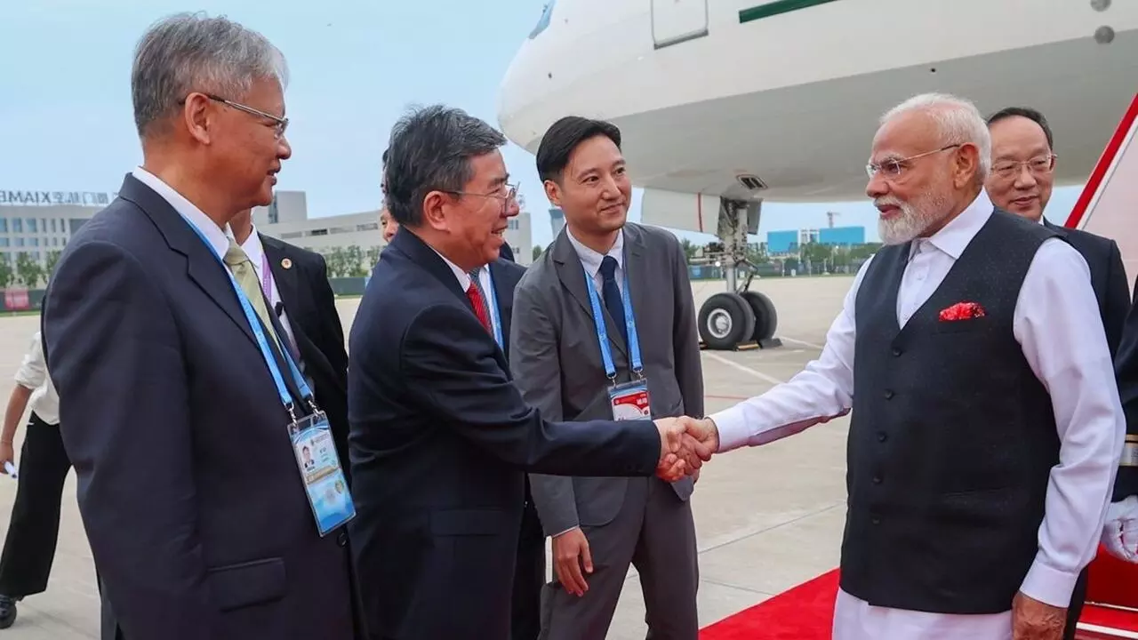 सात साल बाद चीन पहुंचे पीएम मोदी, शी जिनपिंग और पुतिन से करेंगे मुलाकात सात साल बाद चीन पहुंचे पीएम मोदी, शी जिनपिंग और पुतिन से करेंगे मुलाकात