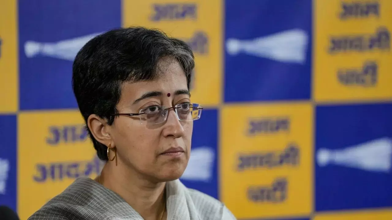 कालकाजी मंदिर सेवेदार की हत्या पर बवाल, आतिशी ने सीएम रेखा गुप्ता से मांगा इस्तीफ़ा कालकाजी मंदिर सेवेदार की हत्या पर बवाल, आतिशी ने सीएम रेखा गुप्ता से मांगा इस्तीफ़ा