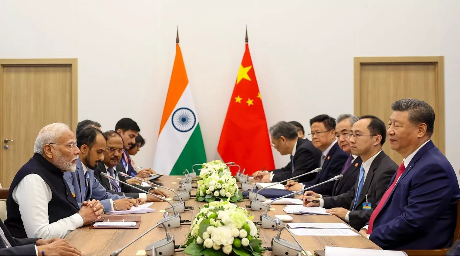 Modi-Jinping Meet : ड्रैगन और हाथी हुए साथ... पीएम मोदी ने शी जिनपिंग को दोस्ती की बताई राह, जानें द्विपक्षीय बैठक में और क्या हुआ Modi-Jinping Meet : ड्रैगन और हाथी हुए साथ... पीएम मोदी ने शी जिनपिंग को दोस्ती की बताई राह, जानें द्विपक्षीय बैठक में और क्या हुआ