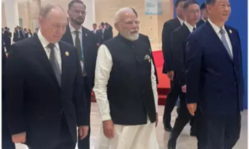 SCO Summit: शिखर सम्मेलन में चल रही बैठक, एक साथ दिखे पुतिन, मोदी और शी जिनपिंग SCO Summit: शिखर सम्मेलन में चल रही बैठक, एक साथ दिखे पुतिन, मोदी और शी जिनपिंग
