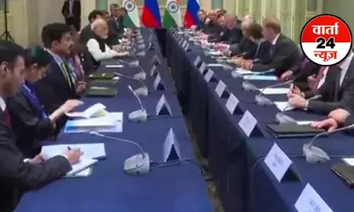 राष्ट्रपति पुतिन ने द्विपक्षीय वार्ता के दौरान पीएम मोदी को बताया अपना दोस्त...जानें इस पर पीएम मोदी ने क्या दिया जवाब राष्ट्रपति पुतिन ने द्विपक्षीय वार्ता के दौरान पीएम मोदी को बताया अपना दोस्त...जानें इस पर पीएम मोदी ने क्या दिया जवाब