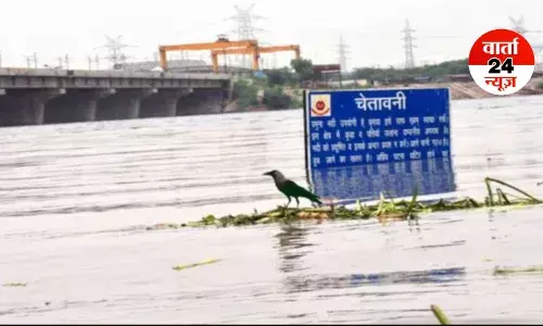 दिल्लीवासियों को करना पड़ सकता है बाढ़ का सामना! हथनीकुंड बैराज से छोड़ा गया पानी, जानें कौन-कौन से इलाके होंगे प्रभावित दिल्लीवासियों को करना पड़ सकता है बाढ़ का सामना! हथनीकुंड बैराज से छोड़ा गया पानी, जानें कौन-कौन से इलाके होंगे प्रभावित